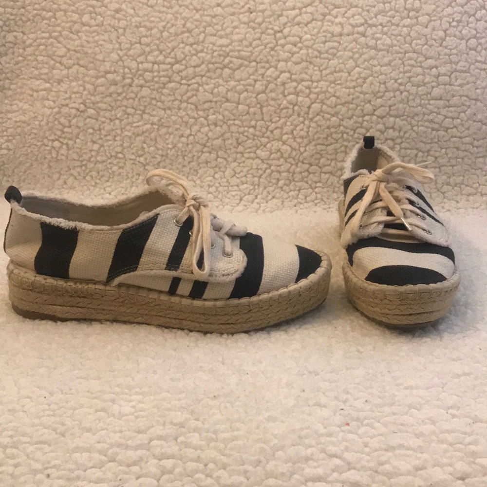 DV Dolce Vita Roxie Espadrilles